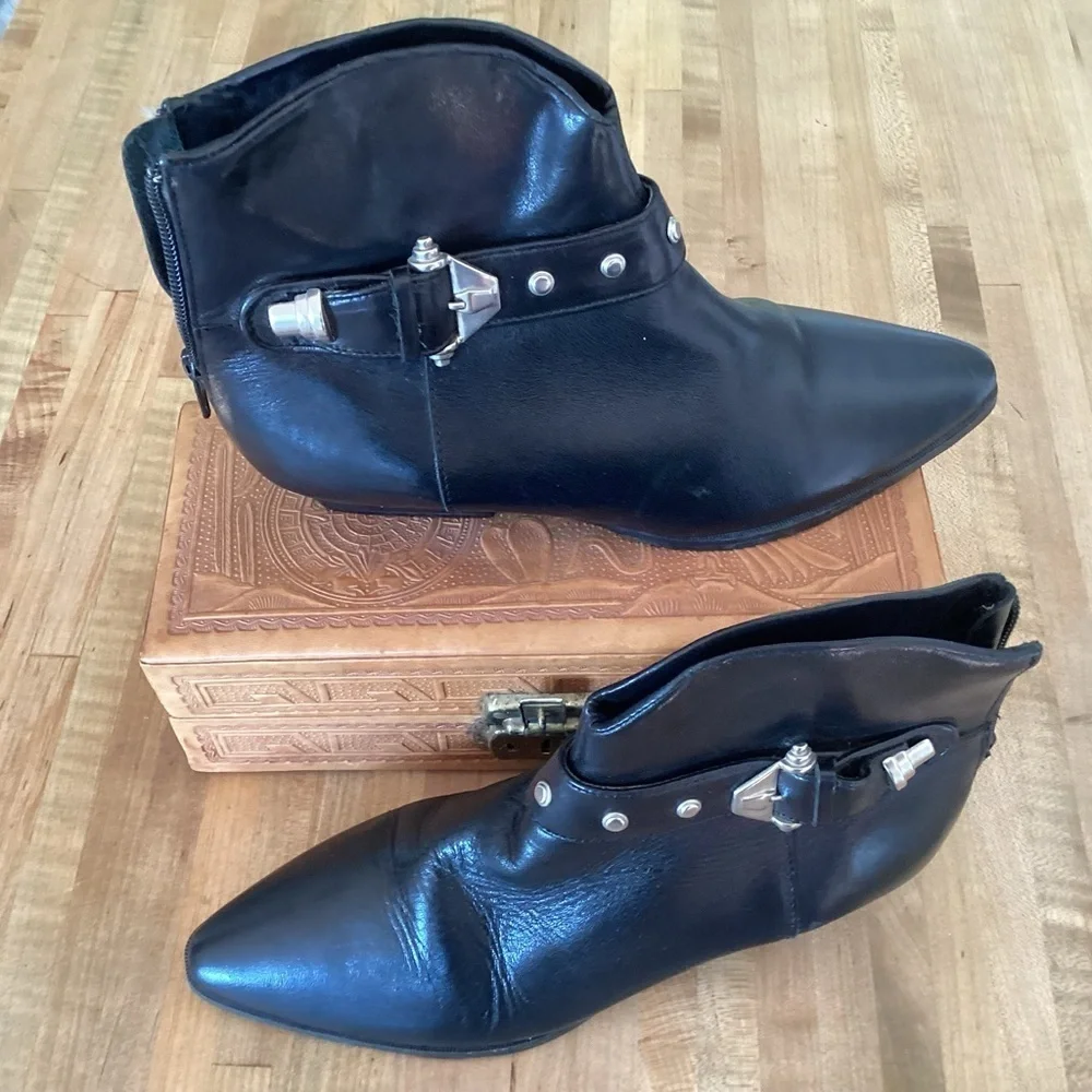 IPANEMA Uruguay black leather pointed toe western 1.25” heel gaucho booties 8.5